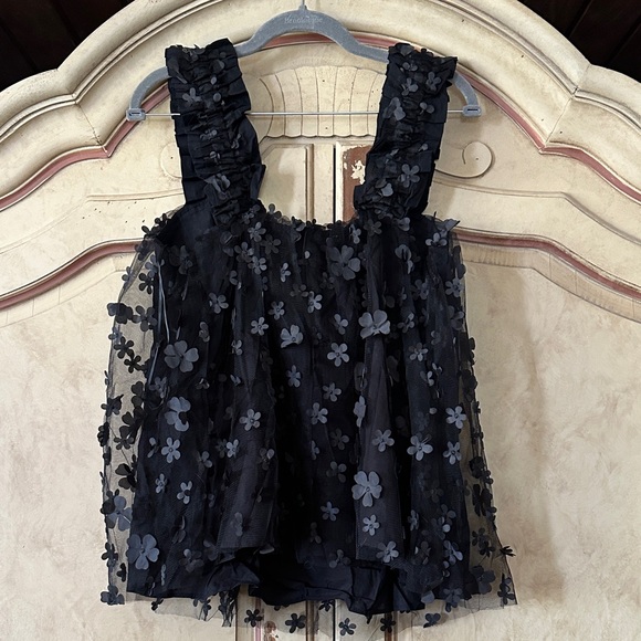 NWT BlueVelvet Black 3D Floral Appliqué Ruffle Strap Camisole - Picture 4 of 4